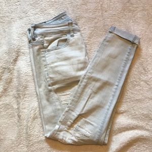 Light wash American Eagle Jean. Size 4 Short.